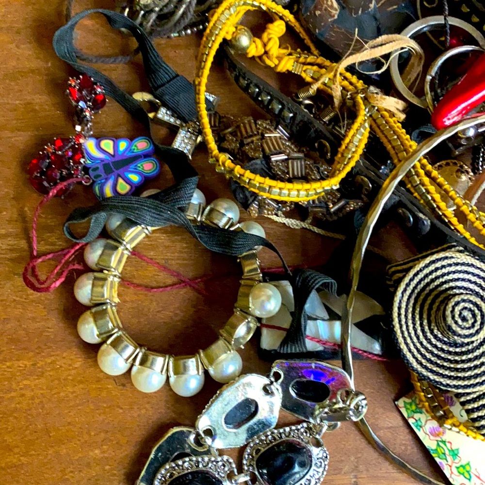 🌼Bag of Craft Jewelry 🌼